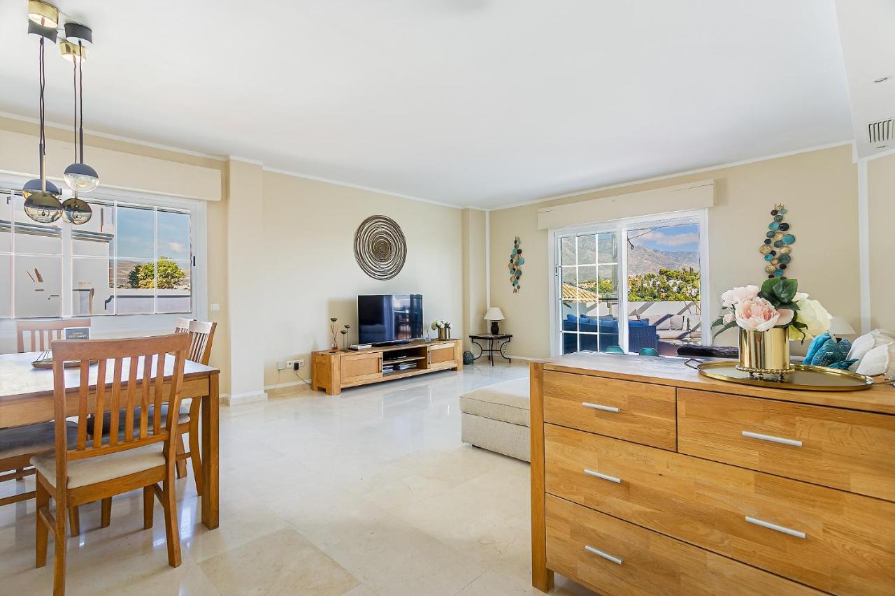 4 Bedroom Holiday Penthouse Near Puerto Banus, In Nueva Andalucia Appartement