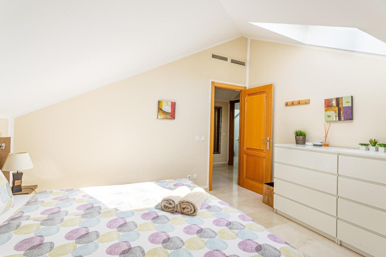 4 Bedroom Holiday Penthouse Near Puerto Banus, In Nueva Andalucia *