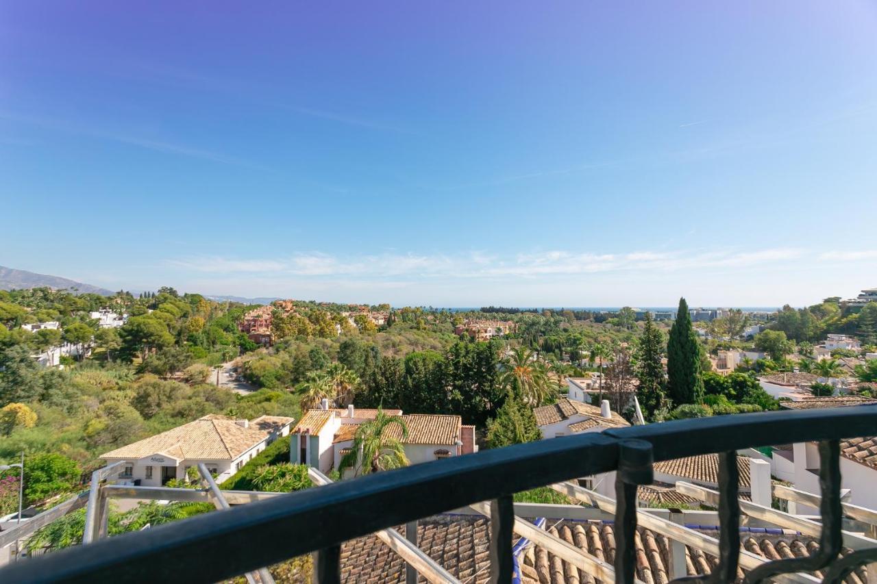4 Bedroom Holiday Penthouse Near Puerto Banus, In Nueva Andalucia Appartement