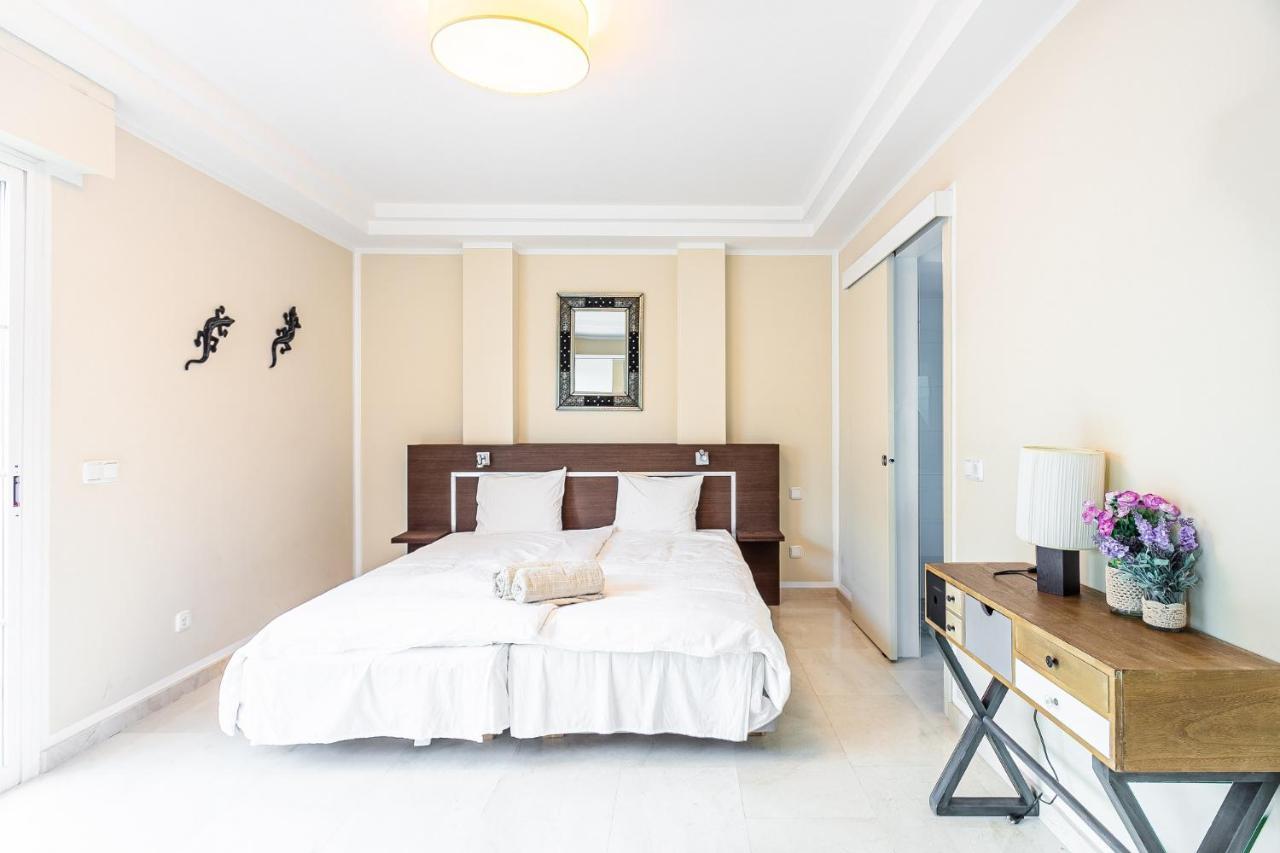 4 Bedroom Holiday Penthouse Near Puerto Banus, In Nueva Andalucia Appartement