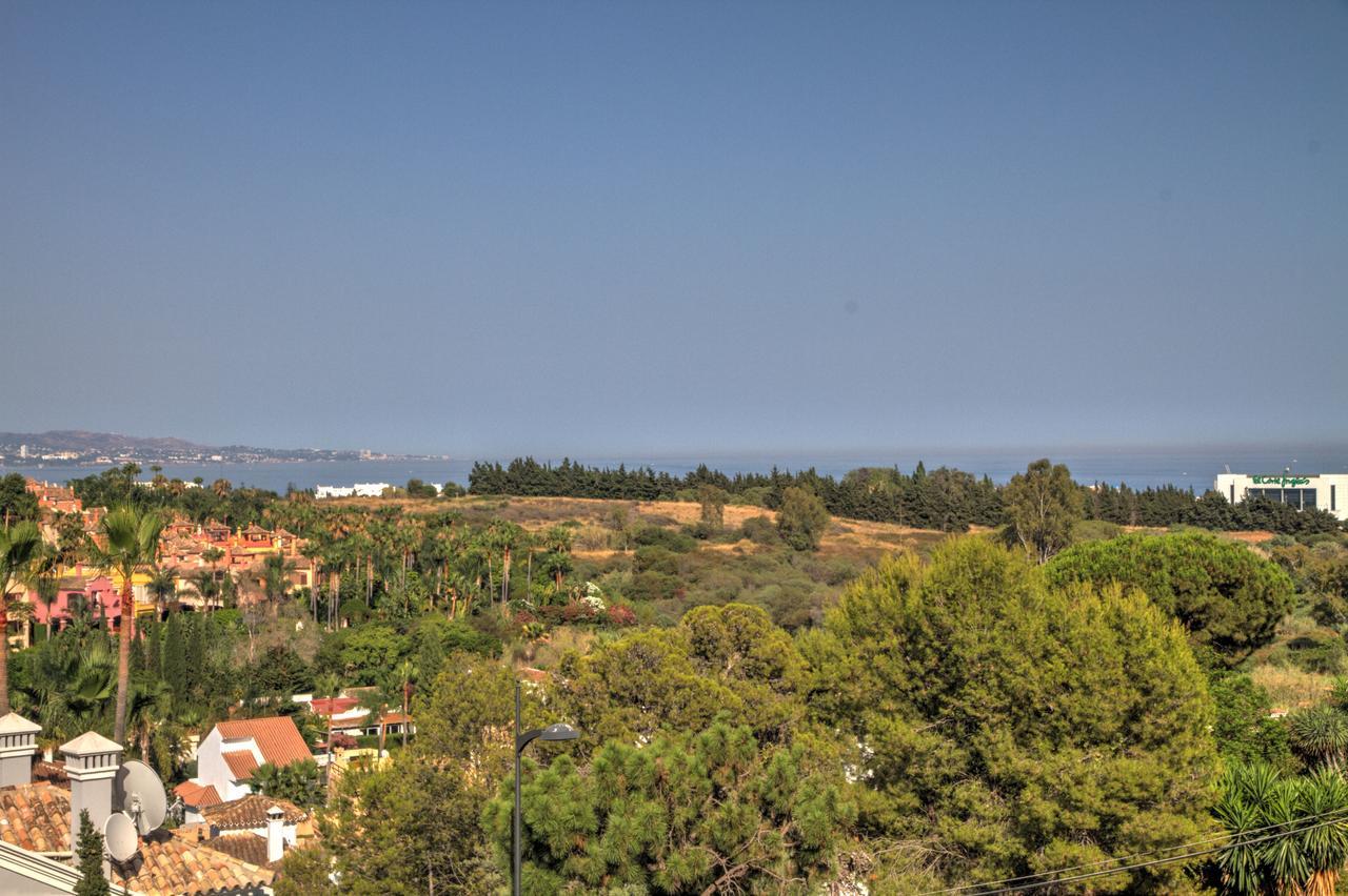 4 Bedroom Holiday Penthouse Near Puerto Banus, In Nueva Andalucia Appartement